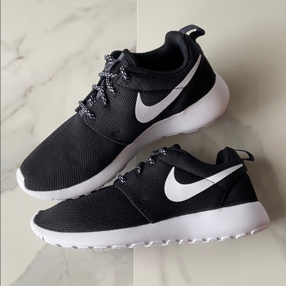 NWT Nike roshe one black sneakers shoes - Picture 6 of 7